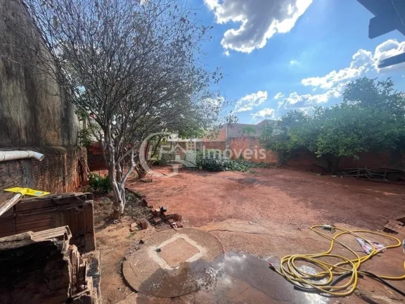 Imagem Casa à venda em Campo Grande-MS: 3 quartos, 3 salas, 1 banheiro, 5 vagas de garagem, 144m² no Jardim Tijuca.