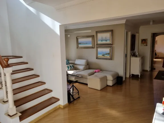 Imagem Linda cobertura de 321M² com 3 quartos e 2 suítes. Armários, varandas, ampla sala.
