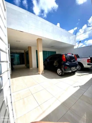 Imagem Casa à venda no Bairro Jabotiana, com sala elegante e 4 quartos - Confira!