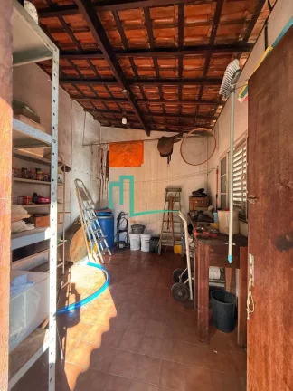 Imagem Casa à venda em Franca-SP, bairro Santo Agostinho: 03 quartos, 1 suíte, 1 sala, 3 banheiros, 2 vagas, 166 m². Venha conferir!
