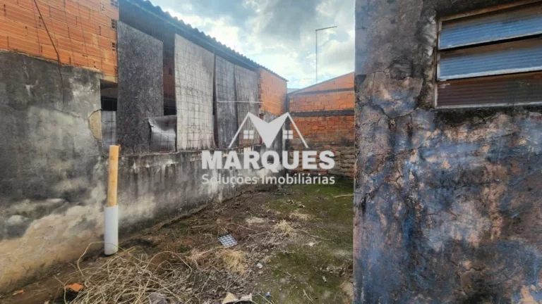 Imagem Imovel c/ 250m2 possui 2 casas