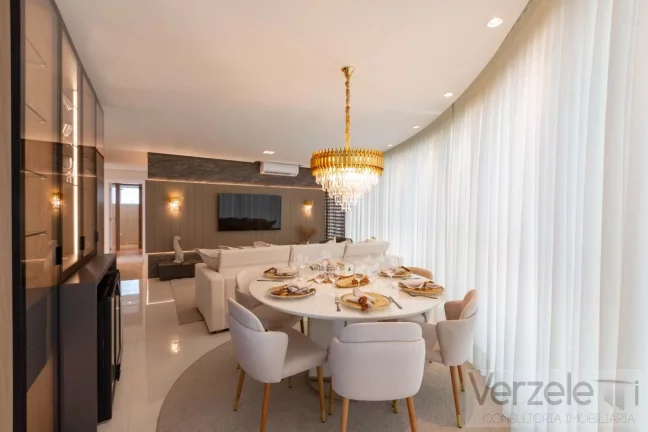 Imagem Apartamento 4 ou + dormitórios para Venda em Balneário Camboriú / SC no bairro Centro