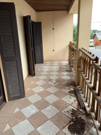 Sobrado 2 suites, 2 salas, 4 banheiros, terraço, garagem para 4 carros, todo te