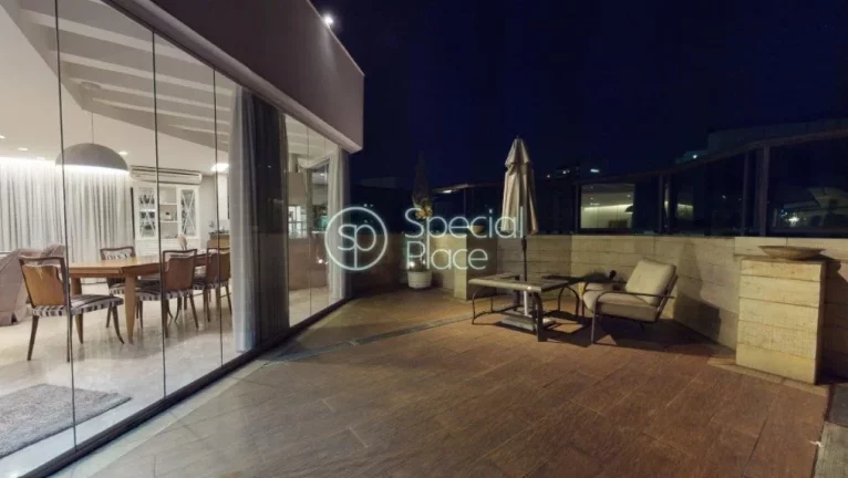 Imagem Linda cobertura duplex com 410m2. No primeiro piso, 2 belas suítes, escritório com banheiro, jardi...