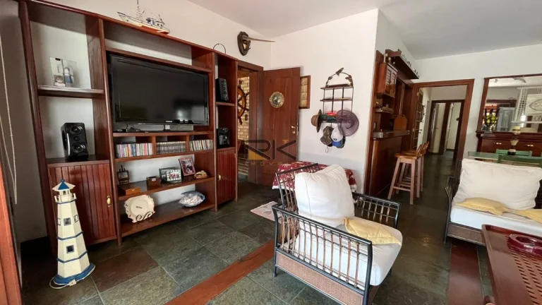 Imagem Casa com ampla sala 2 ambientes,3 dormitórios sendo uma suíte,edícula com mais 2 dormitórios e 1 banheiro,2 vagas de garagem