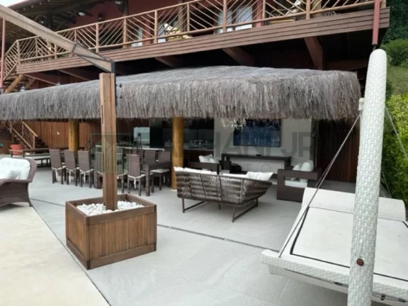 Imagem Deslumbre-se com esta incrível oportunidade de adquirir uma casa dos sonhos no exclusivo condomínio Yacamim, localizado em Ilhabela. Com uma vista esp