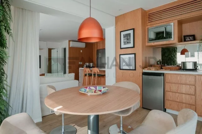 Imagem Apartamento para locação de alto padrão no Jardim América: 1 quarto, 1 suíte, 2 salas, 2 banheiros, 2 vagas, 70m².