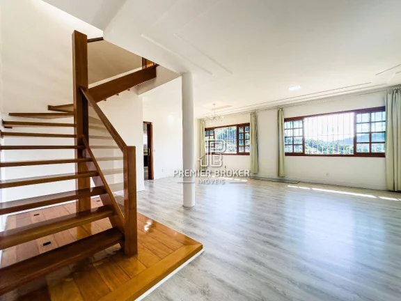 Imagem Oportunidade casa com 4 dormitórios à venda, 200 m² por R$ 940.000 - Panorama Teresópolis/RJ