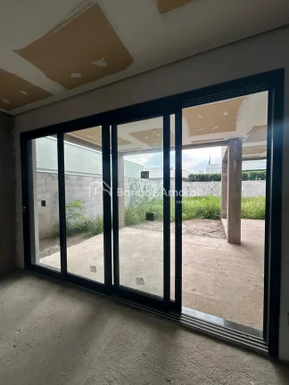 Imagem Oportunidade Imperdível! Sobrado Semiacabado à Venda no Condomínio Terras do Cancioneiro

Está p...
