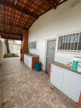 Imagem Linda casa de praia em Peruíbe - 2 dorms - 500 metros da praia.
