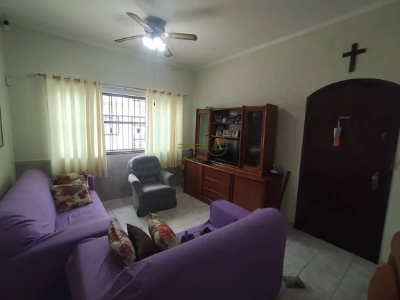 Imagem Casa com 3 dorms (2 suítes) a 700m da Praia à venda em Peruíbe