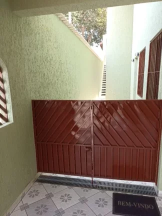 Imagem Sobrado com 3 dormitórios à venda, 191 m² por R$ 640.000,00 - Vila Maria de Maggi - Suzano/SP