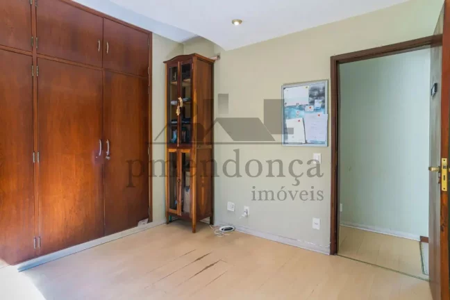 Imagem Apartamento no Jardim Paulista com 175m², 3 quartos (1 suíte) e 1 vaga.