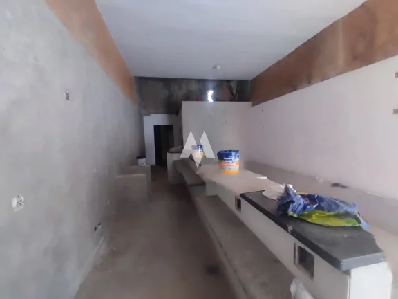 Imagem Oportunidade Única para seu Negócio! Casa Sobreloja Recém-Reformada em Localização Privilegiada para Comércio