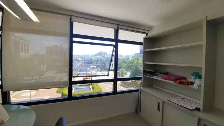 Imagem Sala Comercial para Venda em Rio de Janeiro, Barra da Tijuca, 1 banheiro, 1 vaga