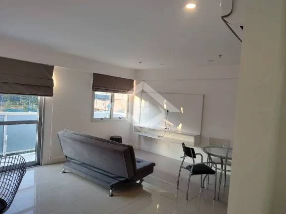 Imagem Apartamento com 2 qts mobiliado 72m² suíte e varandão - Barra da Tijuca