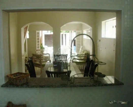 Imagem Imperdível: Casa à venda na Enseada, Guarujá-SP, com 4 quartos, 1 suíte, 2 banheiros, 3 vagas de garagem e 250m²!