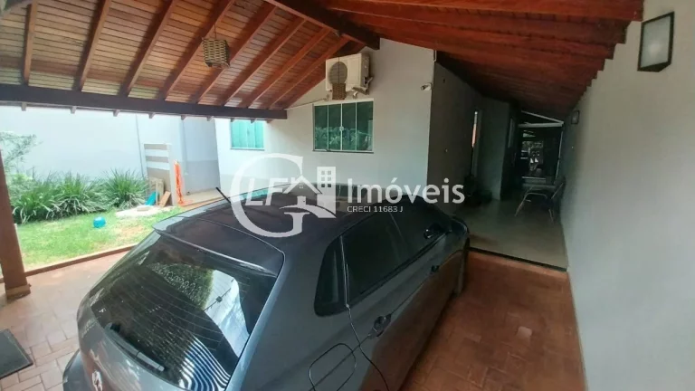 Imagem Casa Com Piscina Espaço Gourmet e Rica em Blindex,Estuda Permuta