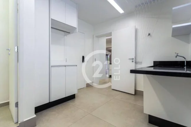 Imagem Apartamento com 3 suítes totalmente reformado na melhor rua do Campo Belo
