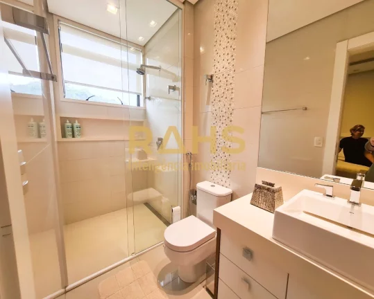 Imagem O Apartamento é composto por: Suíte master com 40,84m² contendo amplo closet e banheira. Aquecime...