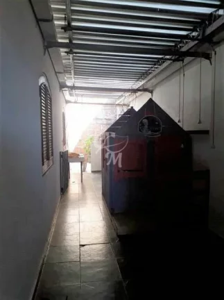Imagem Casa avarandada com cômodos amplos