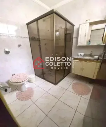 Imagem Excelente casa à venda no Jardim Elite oferece um estilo de vida charmoso e prático"