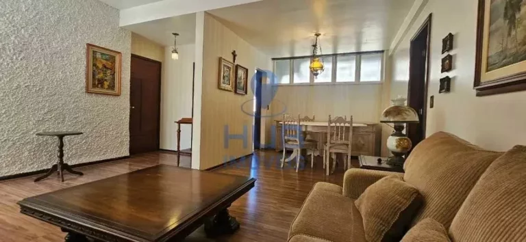 Imagem Apartamento semi mobiliado com 4 dormitórios sendo 1 demi suíte e 1 vaga no Centro de Florianópolis