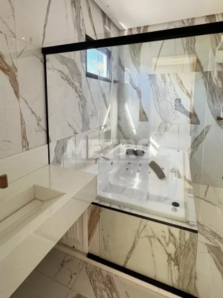 Imagem Casa à venda no Alphaville com três suítes, gourmet com piscina e churrasqueira