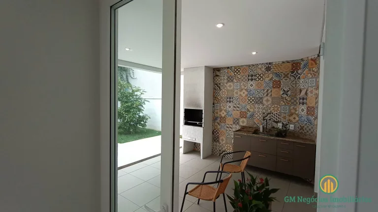 Imagem Casa com 3 suítes e piscina em condomínio de alto padrão na Granja Viana