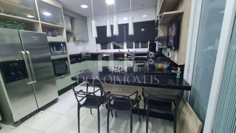 Imagem Sobrado de alto padrão em condomínio fechado - 585m² | 6 suítes