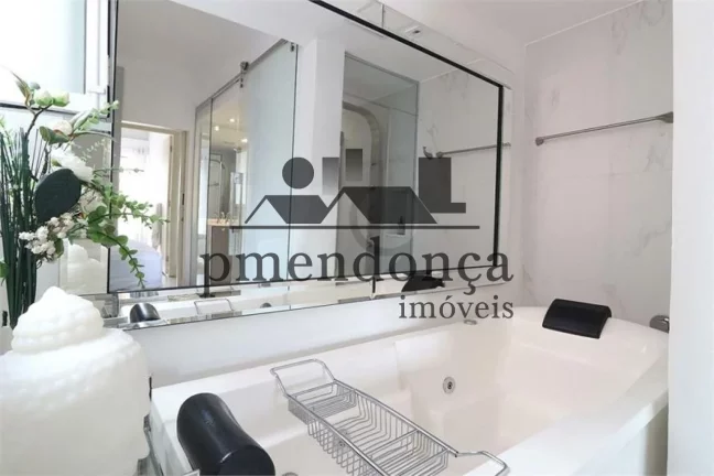 Imagem Apartamento em andar alto, totalmente reformado, em Perdizes com 84m²