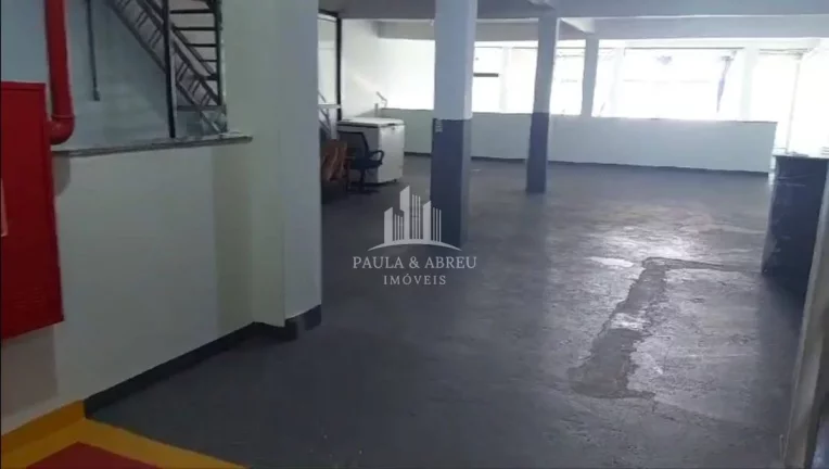 Imagem Aluga-se Salão Comercial de 200m², Energia Trifásica, Acesso 17 degraus, Churrasqueira, Banheiros no Jardim Campo Verde, Mauá-SP