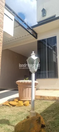Imagem Linda Casa à Venda no Portal de Versalhes: 3 Quartos, Sendo 1 Suíte com Armários Planejados, por Apenas 550 Mil Reais – Oportunidade Imperdível!"