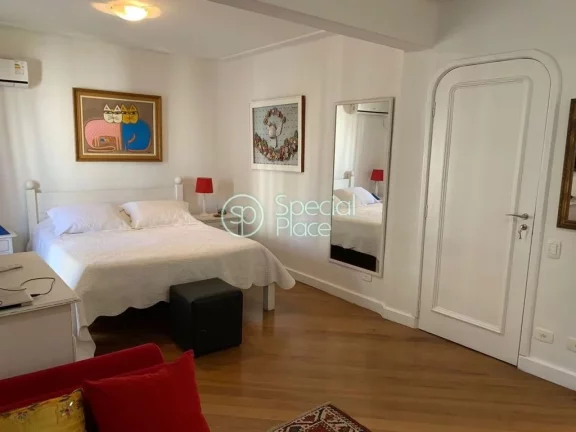 Imagem Cobertura duplex com 357m² na Vila Nova Conceição, próximo à Praça Pereira Coutinho. No primei...