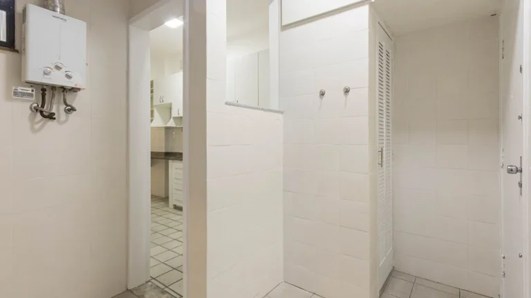 Imagem Apartamento 126M², 3Q, 1 Banheiro, 1 Vaga, Armários.