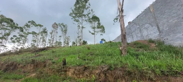 Imagem Terreno à venda, 2324 m² por R$ 140.000,00 - Clube dos Oficiais - Suzano/SP