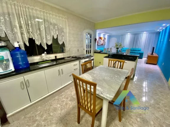 Imagem SANTO ANDRÉ Casa 200 metros, total de 5 dormitórios, Edícula, 2 vagas com excelente localização e valor !!!