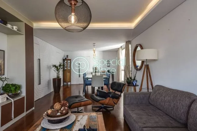Imagem Apartamento com 183m² totalmente reformado, super amplo, com muita luz natural, muito arejado em Mo...