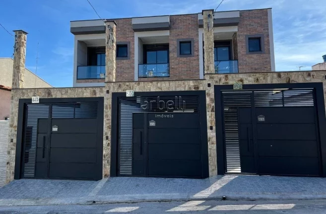 Sobrado com 145 M², 3 suítes sendo 2 com sacada privativa, ampla sala iluminada, cozinha espaçosa...