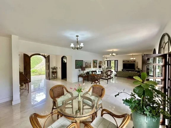 Imagem Cond Pq do Refúgio - 2.900 m² terreno, 5 suítes, piscina, quadra, pomar!