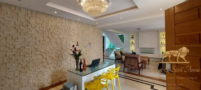 Imagem Casa com 03 suítes e 450m² no Alto da Boa Vista em Campos do Jordão.