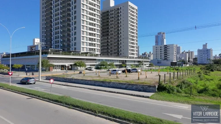 Imagem Terreno de 2.112m² à Venda na Avenida Pedro Zapelini