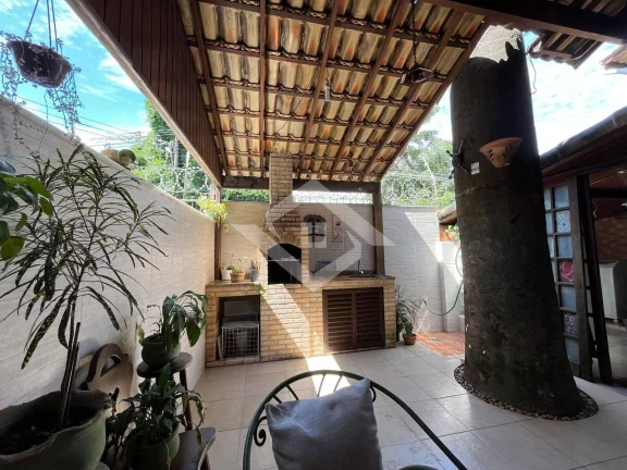 Imagem Casa Triplex de 4 Quartos para Venda na Taquara com 130 m²