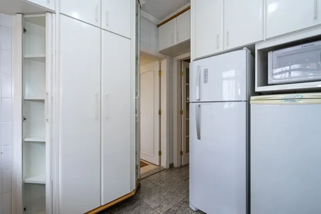 Imagem Apartamento 164M², 3Q, 2 Suítes, 5 Banheiros, 3 Vagas, Varanda, Piscina, Lavabo, Academia, Salão de Festas, Churrasqueira, Closet, Brinquedoteca.