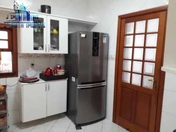 Imagem CASA 4 SUÍTES AMPLAS, PISCINA, 6 VAGAS, PAISAGISMO. COND. SP II