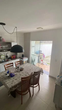 Imagem Sobrado mobiliado com 2 dormitórios sendo 1 suíte e 2 vagas – Bairro Cedro, Camboriú/SC