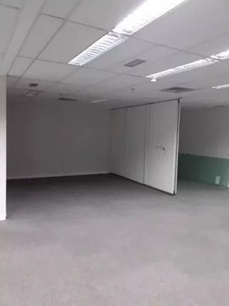 Imagem Laje Comercial de Alto Padrão em Pinheiros, São Paulo-SP: 5 Salas, 13 Banheiros, 21 Vagas de Garagem - 775m²