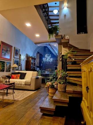 Imagem Imperdível: Casa à venda em São Paulo - SP, na Vila Pompéia, com 2 quartos, 1 suíte, 3 salas, 3 banheiros, 1 vaga de garagem e 120m².