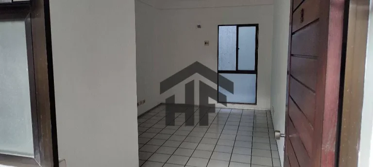 Imagem Casa Comercial para alugar ou vender, com 9 salas, localizada em Casa Forte, Recife - Pernambuco