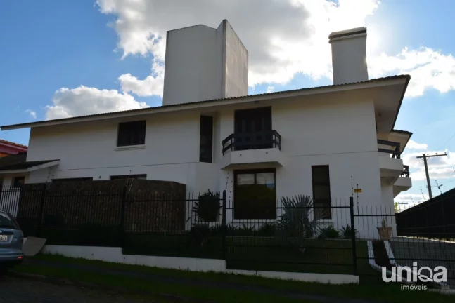 Imagem Casa em Camobi com 05 dormitórios, suíte master, lareira, piscina